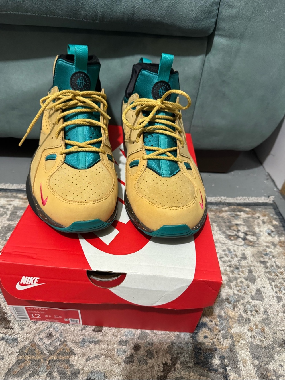 Nike Mens ACG Mowabb Yellow and Teal Lace-Up Sneakers